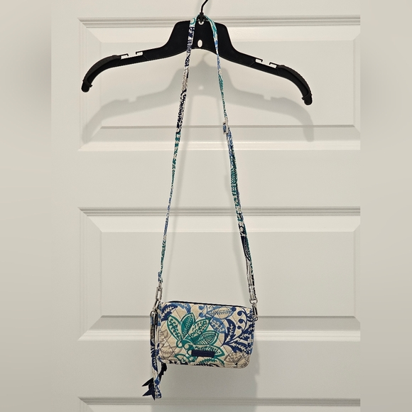 Vera Bradley Handbags - Vera Bradley Crossbody/Wristlet w/removable straps, GUC